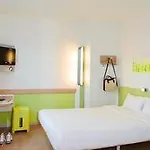 Ibis Budget Paris Ouest Hotel 2*
