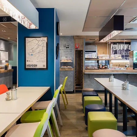 Ibis Budget Paris Ouest Hotel 2*