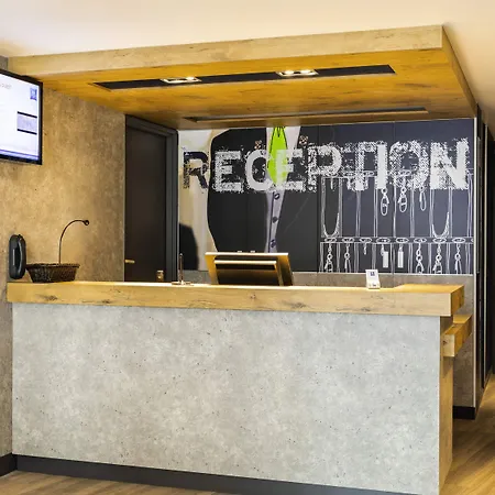 Ibis Budget Paris Ouest ホテル 2*