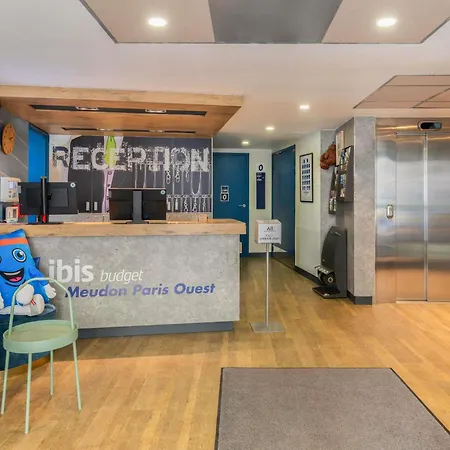 Hotel Ibis Budget Paris Ouest 2*