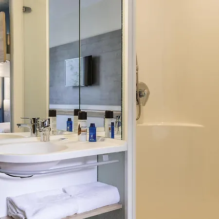 Ibis Budget Paris Ouest Hotel