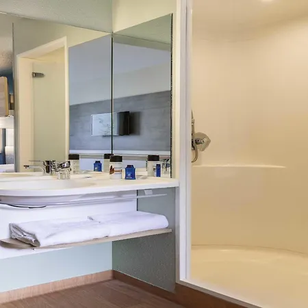 Ibis Budget Paris Ouest 2*