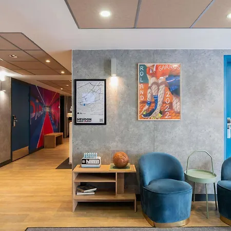 Ibis Budget Paris Ouest Hotel 2*