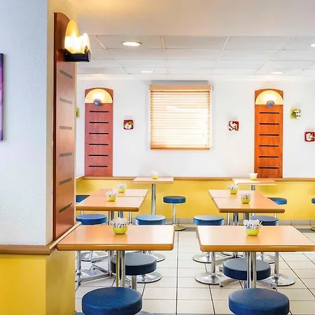 Ibis Budget Paris Ouest 2*